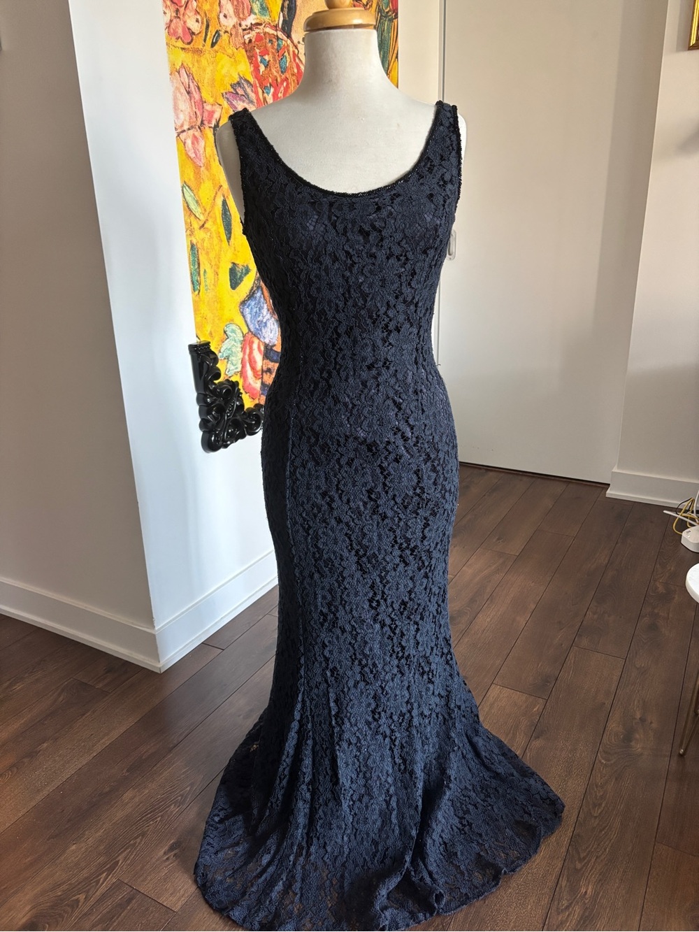 Elegant Black Lace Maxi Dress with Scoop Neck